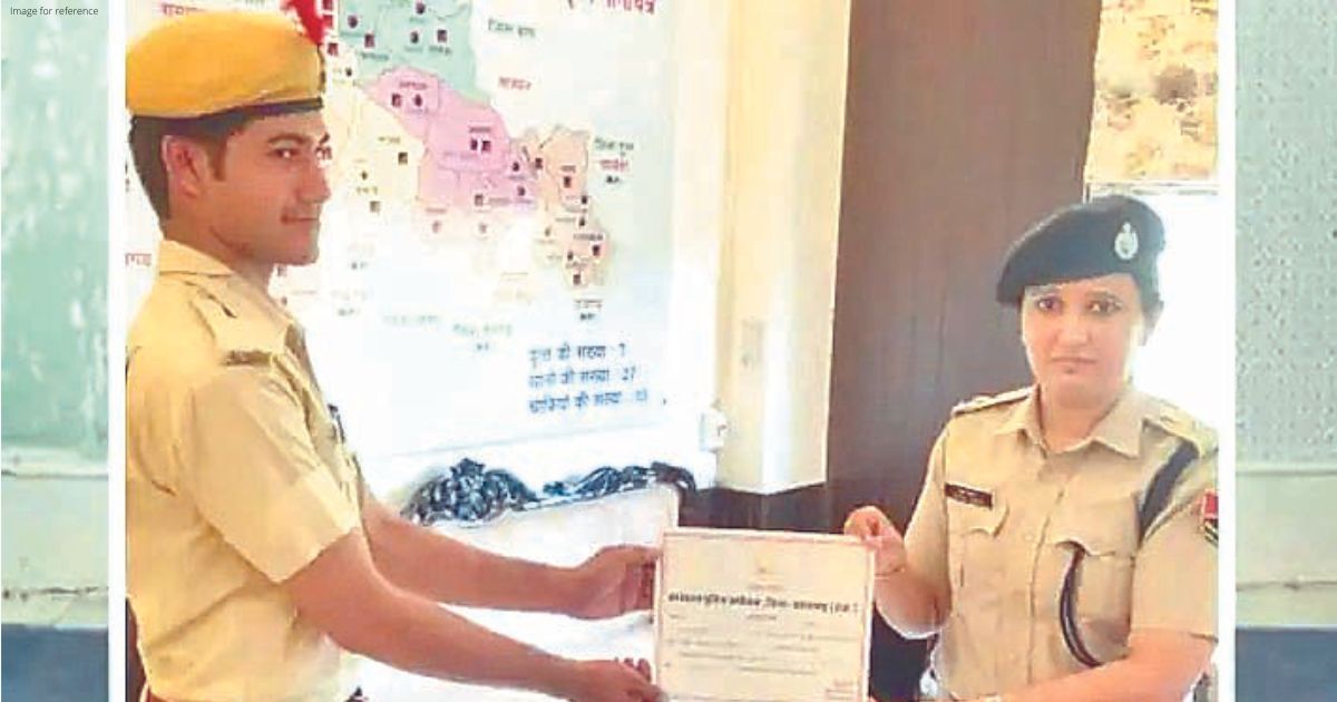 Brave constable saves 2 kids from drowning, awarded   in Jhalaw